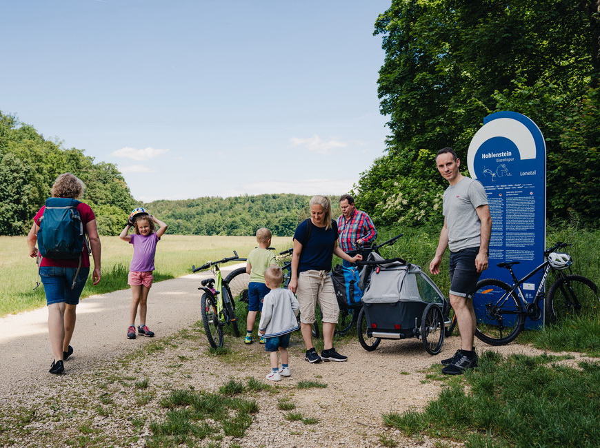 Eiszeittäler Radweg am Hohlenstein im Lonetal